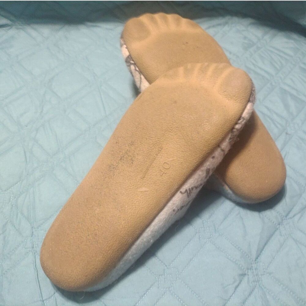 Spring Step Women’s Wool Little Red Riding Hood Fairy Tale Slippers Size 9 - Picture 7 of 9